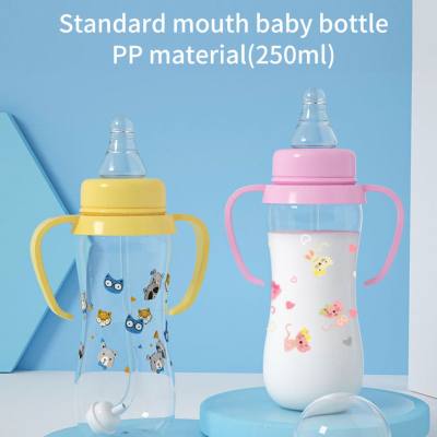Curved standard caliber newborn baby bottle nipple silicone gravity ball straw cup with handle to prevent flatulence and fall