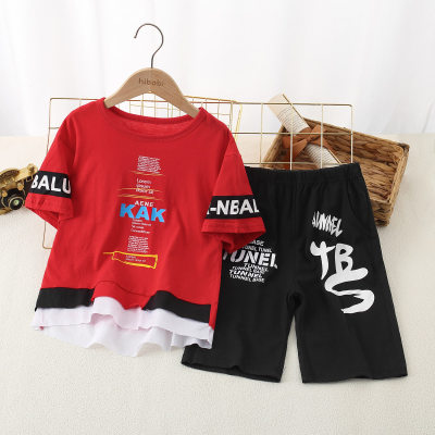 T-shirt e pantaloncini con stampa di lettere di moda estiva per ragazzi