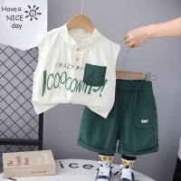 Traje de manga corta para niños, novedad de verano, chaleco informal con bolsillo tipo parche y letras, pantalones cortos, traje de dos piezas  Verde