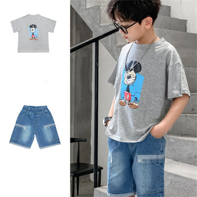 Conjunto de duas peças de shorts jeans para meninos com estampa de letras finas para verão