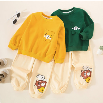 Maglione e pantaloni della tuta stampati con orso di coniglio in tinta unita per bambini
