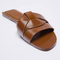Pantoufles une pièce à fond plat de grande taille pour femmes, pantoufles tendance d'intérieur et d'extérieur, sandales croisées de couleur unie à la mode  marron