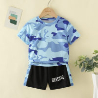 Camiseta de manga corta de camuflaje para niño pequeño de 2 piezas y pantalones cortos de patchwork con estampado de letras  Azul