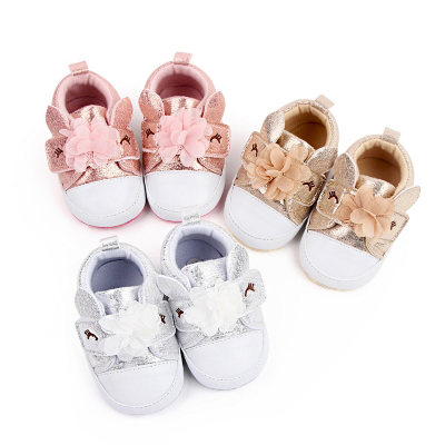 Sapatos de bebê com decoração floral para bebê