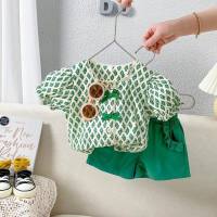 بدلة صيفية للبنات نمط جديد ملابس قصيرة الأكمام للأطفال بدلة من قطعتين  أخضر