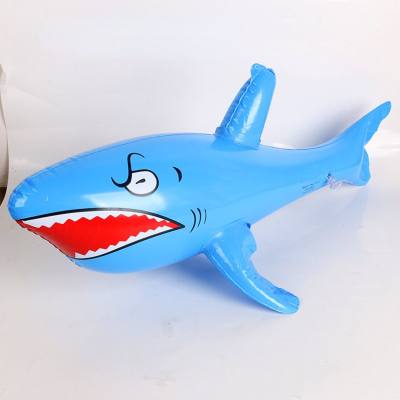 Brinquedo inflável de tubarão
