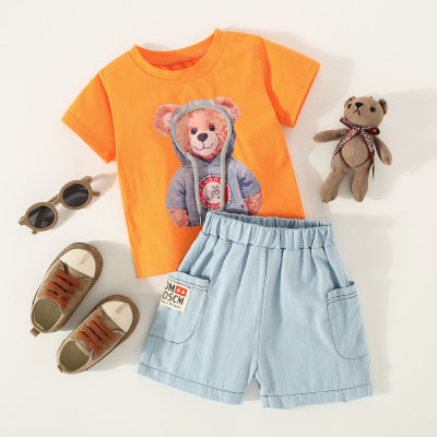 Camiseta y pantalones cortos de mezclilla con sombrero de oso para niño pequeño