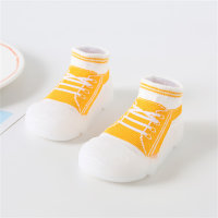 Los calcetines de los niños calzan los zapatos suaves del niño de la suela con cordones  Amarillo