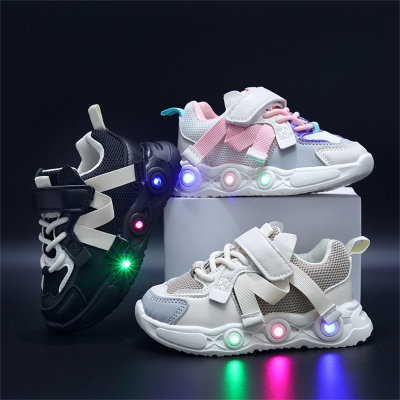 Children's sports shoes with light