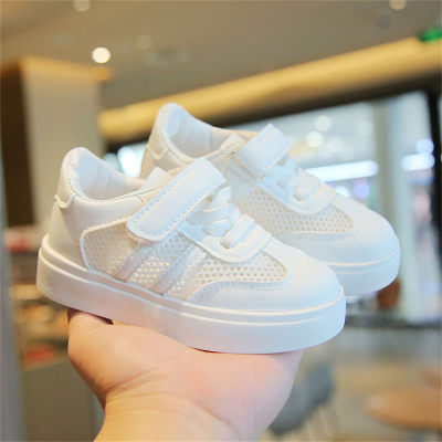 Zapatos infantiles blancos zapatos de malla transpirable.