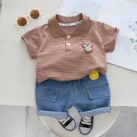 Camisa POLO a rayas de verano para niños y niños pequeños, traje sencillo con logo en el pecho y cabeza de conejo, tops y jeans de algodón para niños pequeños  marrón