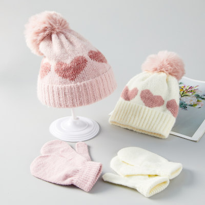 2-piece Baby Girl Solid Color Heart Pattern Pom Decor Hat & Matching Mittens