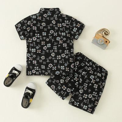 Camisa de manga corta floral de 2 piezas y pantalones cortos florales para niño pequeño