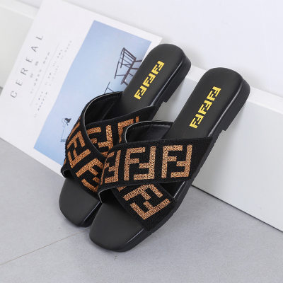 Sandálias rasteiras de bico quadrado para mulheres com elástico e letras cruzadas