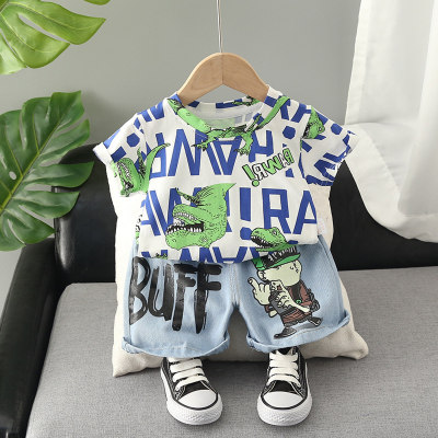 Hübscher kleiner Junge im Alter von 1 bis 5 Jahren, kurzärmelige Sommerkleidung, zweiteiliges Set mit lässigem T-Shirt und Kinderkleidung im neuen Stil mit Cartoon-Buchstabendruck