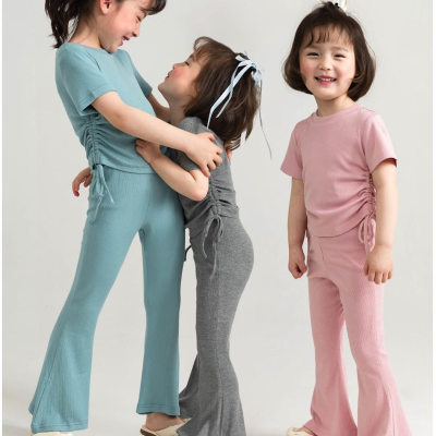 Traje de manga corta para niñas, novedad de verano 2023, pantalones campana de color sólido para bebés, conjunto informal fino de dos piezas, versión coreana de moda