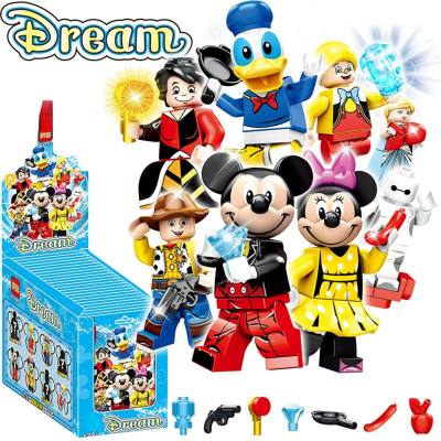Disneyland Mickey Mouse ensamblando juguetes de bloques de construcción