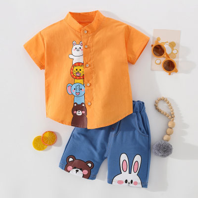 Camisa e shorts com estampa de animais para menino e criança
