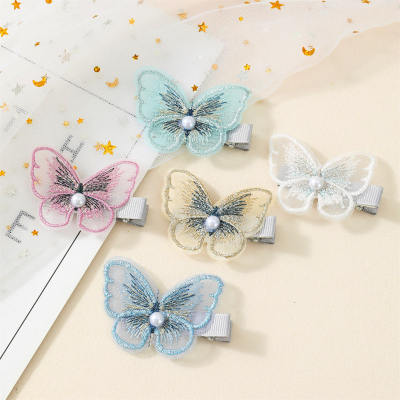 Horquilla estilo mariposa con decoración de perlas para niña