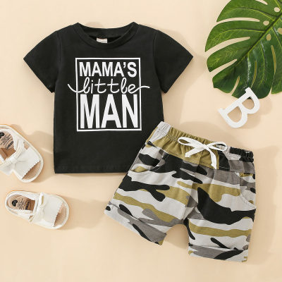 Camiseta de manga corta con letras y pantalones cortos de camuflaje para bebé niño