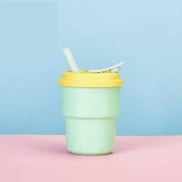 Taza con pajita de silicona para celebridades de Internet, taza de aprendizaje para niños de plástico sellada y portátil, taza de leche para bebés, taza de café de alta apariencia  Verde