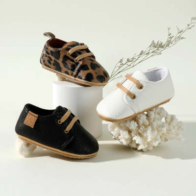 Sapatos infantis de fundo macio de leopardo de cor sólida para bebês