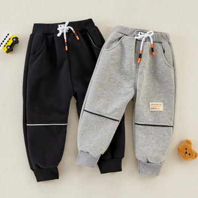 Pantalones deportivos de cintura elástica con patrón de letras para niños pequeños