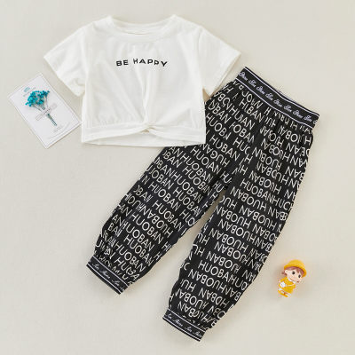 Camiseta con letras y pantalones estampados para niña pequeña
