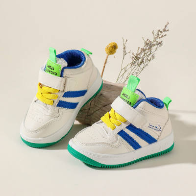 Zapatos deportivos con estampado de letras en bloques de color para niños pequeños