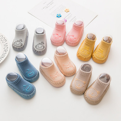 Sapatos de criança lindos de cor sólida para bebês