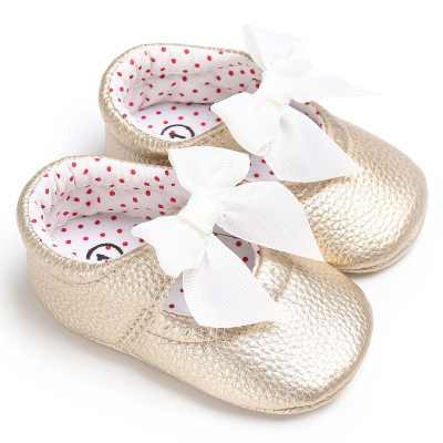 Zapatos prewalker con decoración dorada dulce de bebé niña