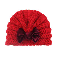 قبعة صوفية للأطفال مزينة بفيونكة  أحمر