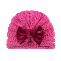قبعة صوفية للأطفال مزينة بفيونكة  وردي ساخن