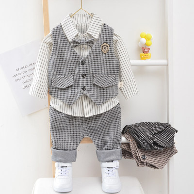 Camisa, chaleco y pantalones a rayas con decoración de lazo de 3 piezas para niño pequeño