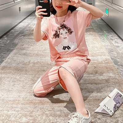 Girl Figure Pattern T-shirt & Solid Color Loose Pants