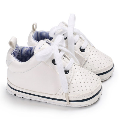 Sapatos de rendas para bebé menino