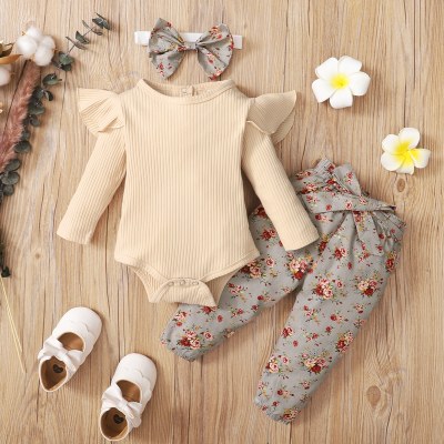 Macacão de mangas com babados em cor sólida para bebês e calças e tiara com estampa floral