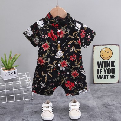 Camisa de manga corta floral de 2 piezas y pantalones cortos florales para niño pequeño