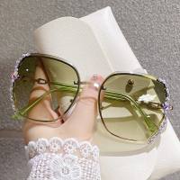 Nuevas gafas de sol de montura grande para mujer, gafas de sol con borde cortado sin marco y personalidad a la moda, tendencia de gafas de sol con diamantes de temperamento de estilo coreano  Verde