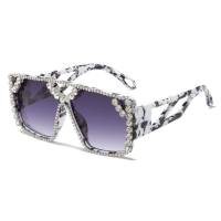 New large frame full diamond sunglasses for women Fashion outdoor beach anti-ultraviolet diamond sunglasses ins  White