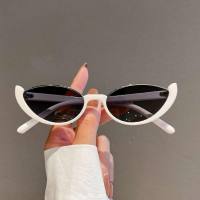 Neue Cat-Eye-Sonnenbrille Europäische und amerikanische Mode Internet-Prominente die gleiche INS-Brille einfache Avantgarde-Sonnenbrille  Weiß