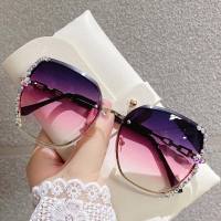 Neue große Rahmen Damen Sonnenbrille Mode Persönlichkeit rahmenlose Schnittkante Brille koreanischen Stil Temperament Diamant Sonnenbrille Trend  Mehrfarbig
