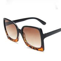 Nuevas gafas de sol de moda con montura grande, gafas de sol de cara pequeña de color negro brillante y liso, Instagram cruzado de moda, gafas rojas de Internet  Multicolor