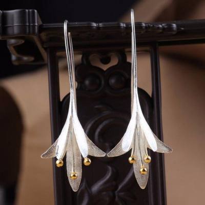 Pendientes de gancho para la oreja galvanizados de aleación con forma de flor de lirio creativo de Hecheng