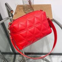 Bolso de mujer, nuevo bolso bordado con almohada de aire navideña, bolso de comercio exterior para mujer, bolso cruzado fresco de ocio al por mayor  rojo