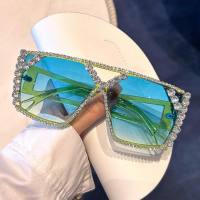 New large frame full diamond sunglasses for women Fashion outdoor beach anti-ultraviolet diamond sunglasses ins  Green