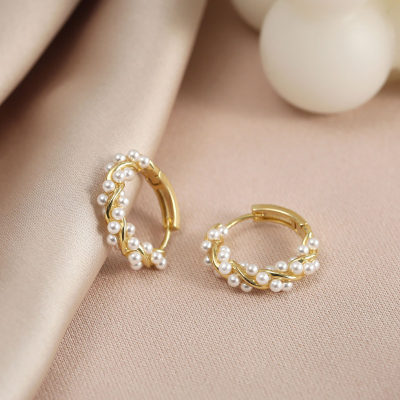 Orecchini di perle eleganti e di fascia alta, nuovi orecchini alla moda, fibbie per le orecchie, design di nicchia, orecchini da donna famosi e popolari su Internet