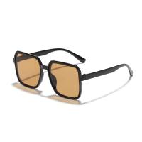 New retro large square frame makes your face look smaller, the same style as the Internet celebrities' sunglasses, essential UV protection sunglasses for women's outdoor wear  Multicolor