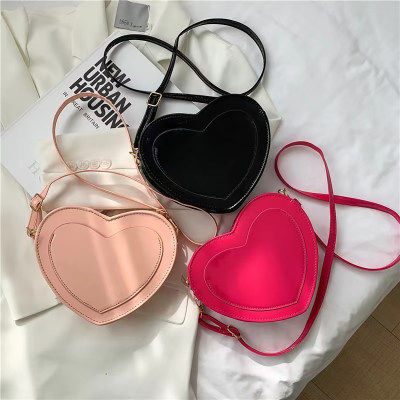 Fashionable crossbody bag, simple and stylish, new trendy women's bag, single shoulder bag, cute peach heart small bag for women