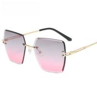 Neue europäische und amerikanische Trend-Sonnenbrille mit rahmenlosen Gläsern, modische polygonale Sonnenbrille aus Metall, Persönlichkeit mit zweifarbigen Gläsern  Rosa